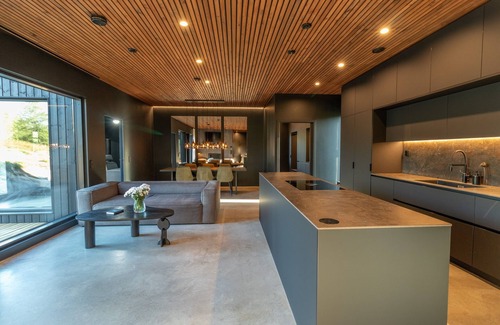 Sibbo Villa | Villa BlackwoodnCOZY DESIGN BY THE CLIFFn30min Helsinki, Pet- friendly, Jacuzzi!