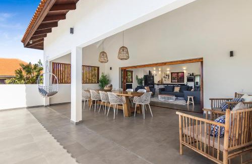 Jan Thiel Villa | Villa Blou, steps from the Jan Thiel Beach