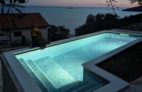 Vinisce House | Villa Blu: secluded, luxurious vacation home with pool down by the sea