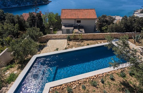 Vinisce House | Villa Blu: secluded, luxurious vacation home with pool down by the sea