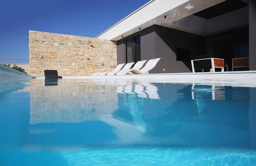 Kraj Villa | Villa Bluebell - perfect getaway with a private pool, only 100m from the beach