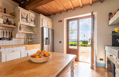 Marciano della Chiana Villa | Villa 'Boschi Salviati' with Private Pool, Whirpool, Wi-Fi and Air Conditioning