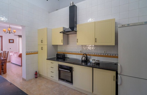 Vinuela Villa | Villa 'Bravo spectacular views' with Lake and Mountain View, Pool, Garden & Wi-Fi