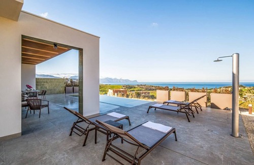Partinico Villa | Villa Brezza: Infinity Pool with Sea View