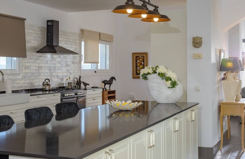 Benalup-Casas Vieja Villa | Villa 'Buganvilla' with Mountain Views, Wi-Fi and Air Conditioning