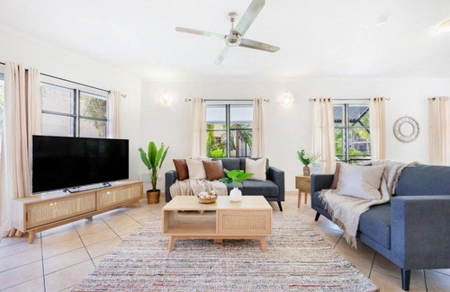 Tatura House | Villa by the Beach in Tatura