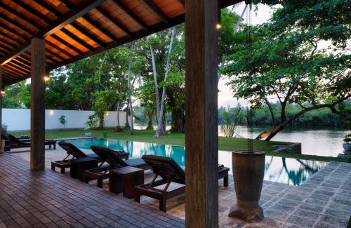 Hikkaduwa Villa | Villa by the River in Ambalangoda-Starflower Villa