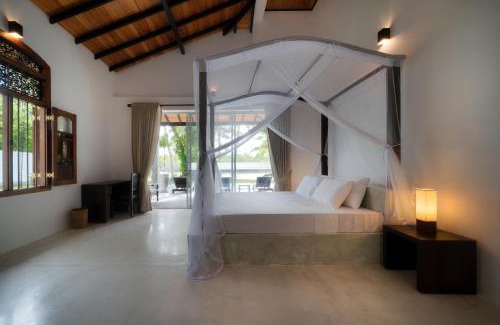 Hikkaduwa Villa | Villa by the River in Ambalangoda-Starflower Villa
