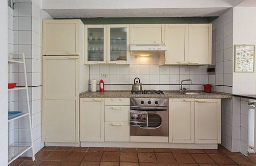 Recco Villa | Villa Calida: A welcoming three-story villa which faces the sun and the sea, with Free WI-FI.