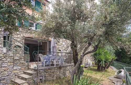 Recco Villa | Villa Calida, fully refundable with voucher*: A welcoming three-story villa which faces the sun and the sea, with Free WI-FI.