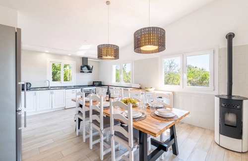 Puerto de Pollensa Villa | Villa 'Can Sucrer' with Mountain View, Wi-Fi and Air Conditioning