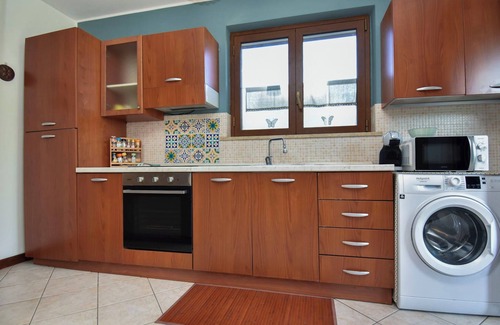 Carini Villa | Villa Carini Holiday House by the Sea and Jacuzzi pool