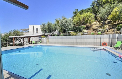 Schiazzano Villa | Villa Carminia: A splendid and luminous two-story villa located on the coast in front of the island of Capri, with Free WI-FI.