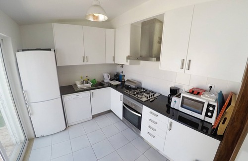 Praia da Rocha Villa | Villa Casa dos Picos 4-Bedroom with Garden & Pool & AC
