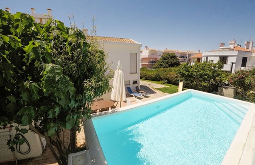 Praia da Rocha Villa | Villa Casa dos Picos 4-Bedroom with Garden & Pool & AC