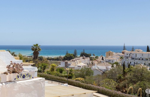 Oasis del Capistrano Villa | Villa 'Casablanca 23' Overlooking the Sea close to the Beach with Shared Pool & Wi-Fi