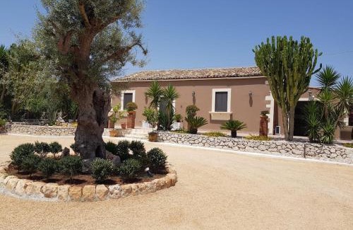 Canicattini Bagni Villa | Villa Casale Bagni with independent pool