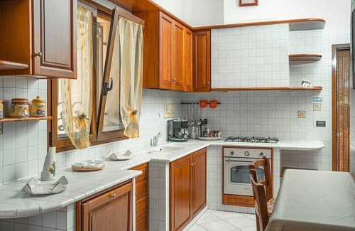 Fasano Villa | Villa Castalia: A splendid and luminous two-story villa situated in a quiet location, surrounded by a wonderful garden, with Free WI-FI.
