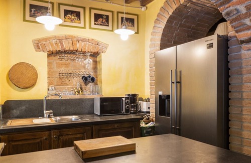 Buggiano Villa | Villa Castelvecchio-Villa with pool along a torrent in the Tuscan countryside