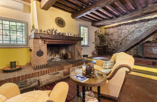 Buggiano Villa | Villa Castelvecchio-Villa with pool along a torrent in the Tuscan countryside