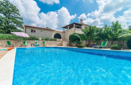 Kringa Villa | Villa Catarina with Beautiful and Spacious Garden and Pool