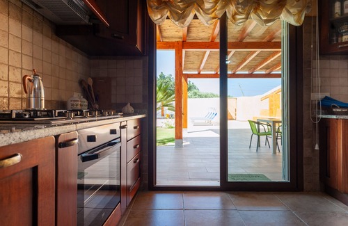 Quartu Sant'Elena Villa | Villa Chloe, with swimming pool, lawned garden a few km from Cagliari, Sardinia