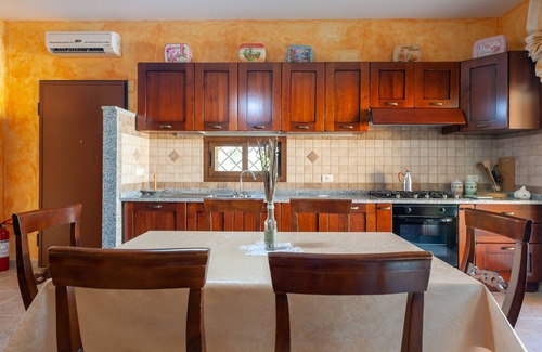 Quartu Sant'Elena Villa | Villa Chloe, with swimming pool, lawned garden a few km from Cagliari, Sardinia