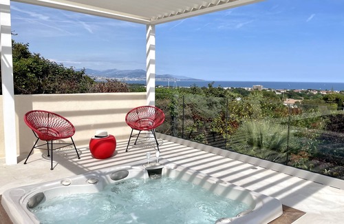 Antibes Villa | Villa Citadelle Great views, Pool, hot tub, pool table, gym Family/friends vacay