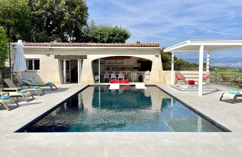 Antibes Villa | Villa Citadelle Great views, Pool, hot tub, pool table, gym Family/friends vacay