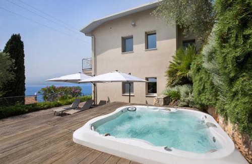 Torri del Benaco Villa | Villa Claudia with private Pool