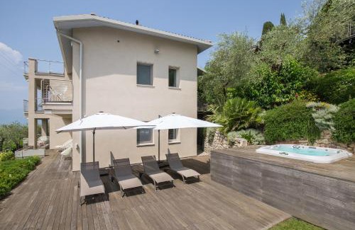 Torri del Benaco Villa | Villa Claudia with private Pool