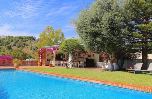 Malaga-Este Apartment | VILLA CLAVERO 4 PAX private apartment, 2 bedrooms, pool, WiFi, parking, garden