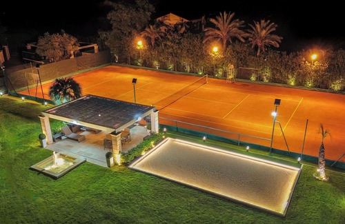 Les Restanques Villa | Villa close to the sea and beaches with private tennis court. High performance!