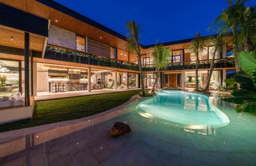 Berawa Villa | Villa Coco Bay - Iconic 8BR Tropical Villa Next to the Beach