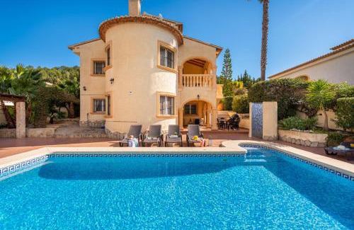 La Empedrola Villa | Villa Comodo - PlusHolidays
