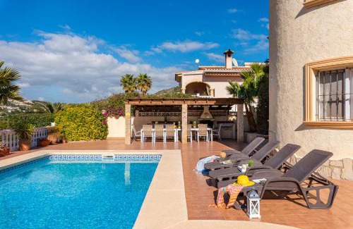 La Empedrola Villa | Villa Comodo - PlusHolidays
