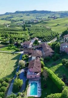 La Morra House | Villa con piscina e intera struttura a uso esclusivo casa del moré