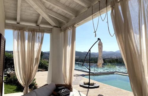 Tanaunella Villa | Villa con piscina privata vista tavolara