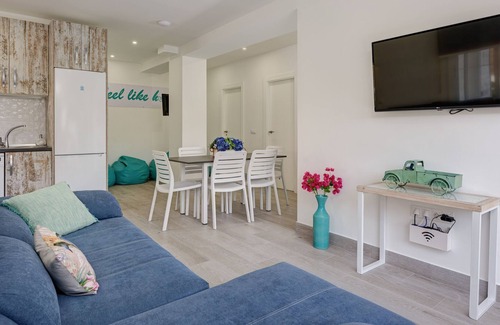 Torremolinos Villa | Villa Conchita By Seric, 15 'walking to the beach