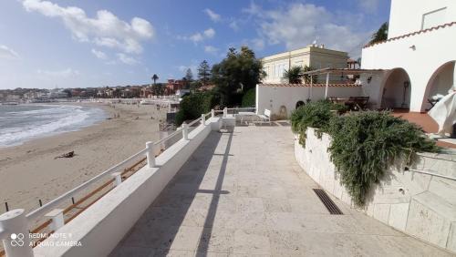 Santa Marinella Villa | Villa da 13 posti letto con discesa privata in spiaggia