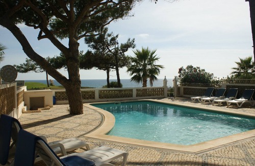 Vale do Lobo Villa | Villa Da Colina | 3 Bedrooms | Sea Views | A Few Minutes Walk To The Beach |.