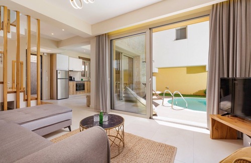 Gouvia Villa | Villa Daphne Gouvia by Villa Plus