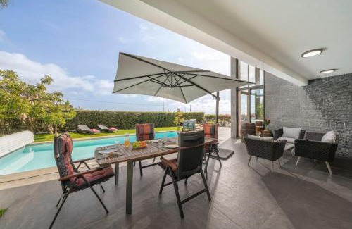Sao Martinho Villa | Villa das Quebradas by An Island Apart