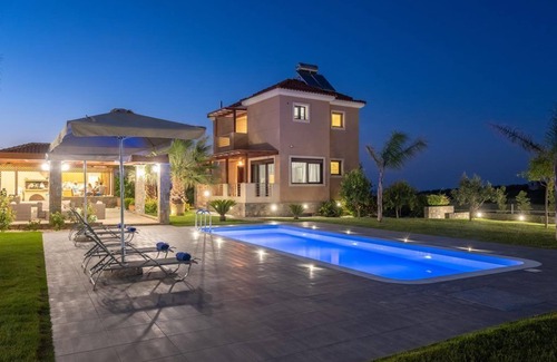 Malevizi Villa | Villa David with private pool