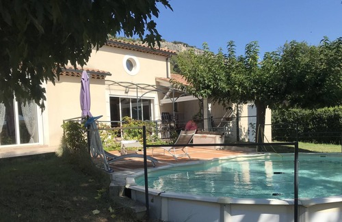 Chusclan Villa | Villa de Caractère Entre Avignon, Orange et Nîmes