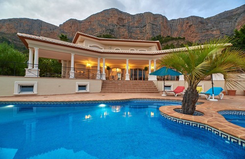 Ermita Ski Chalet | Villa de Lujo en Javea En Pleno Parque Natural del Montgo,