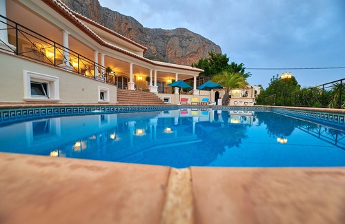Ermita Ski Chalet | Villa de Lujo en Javea En Pleno Parque Natural del Montgo,