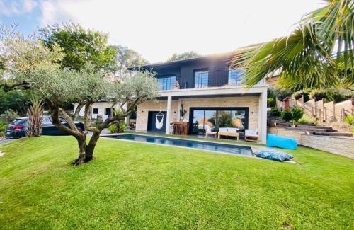Lacanau Villa | Villa de luxe avec piscine et vue imprenable sur le lac