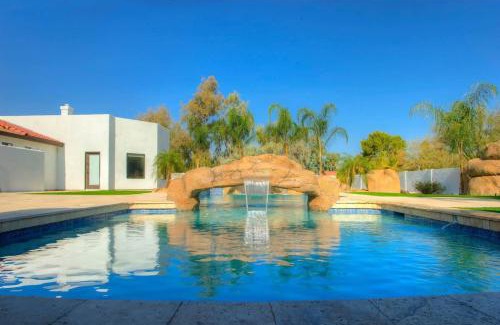 Sweetwater Street East House | Villa De Paradis