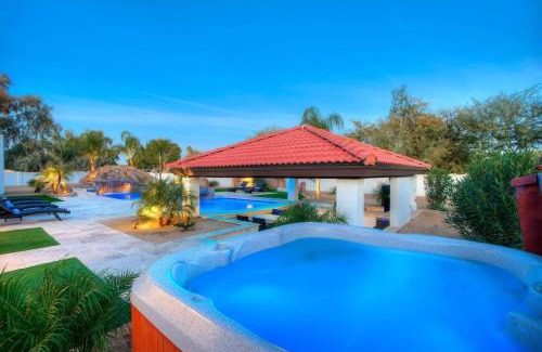 Sweetwater Street East House | Villa De Paradis